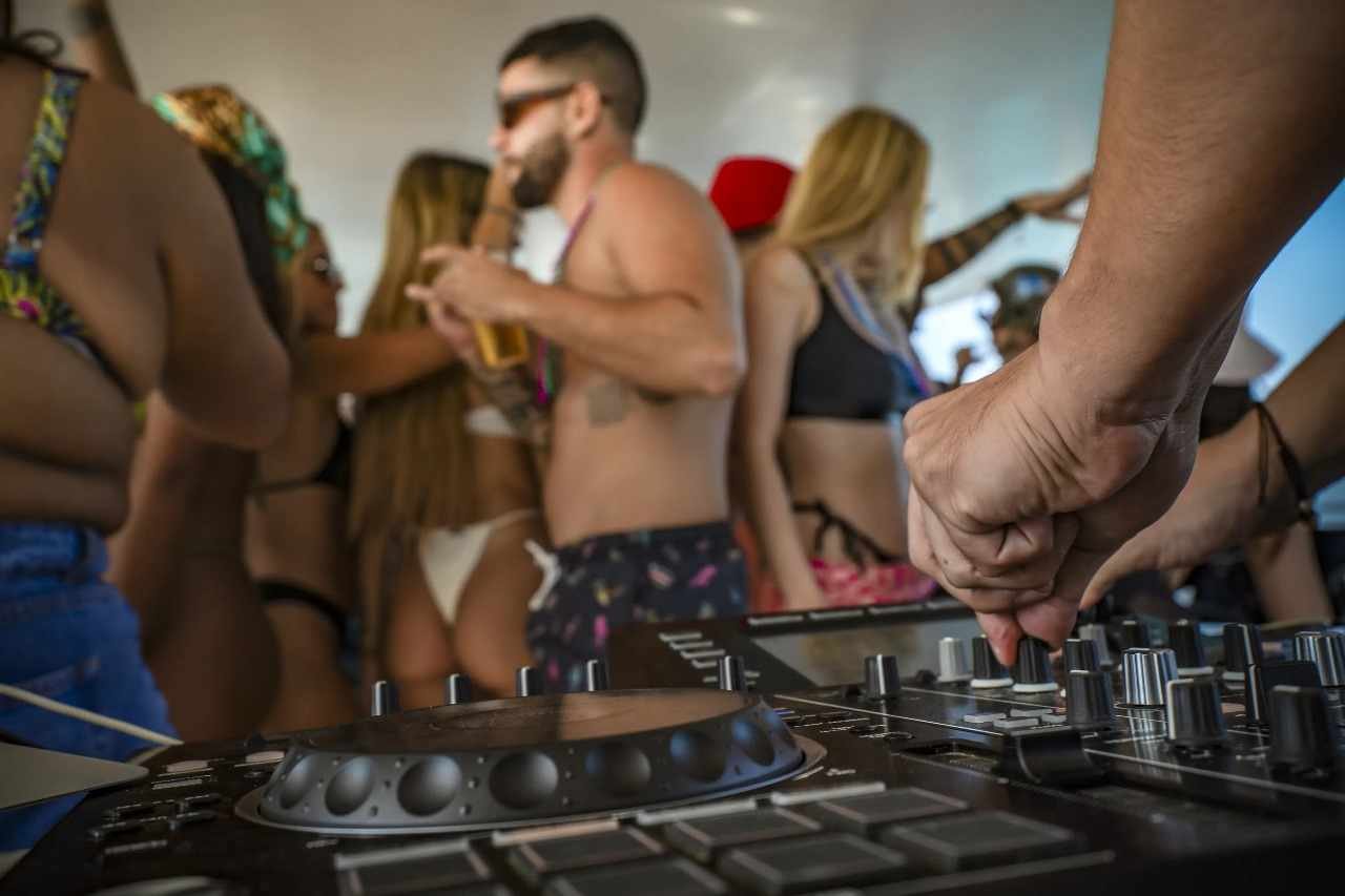 Hip Hop Party Catamaran Solo Adultos