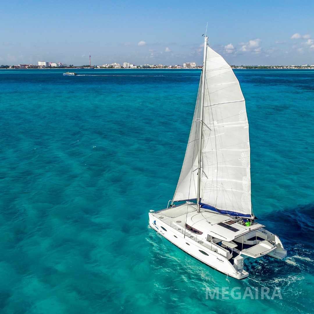 Catamaran Privado Megaira Deluxe