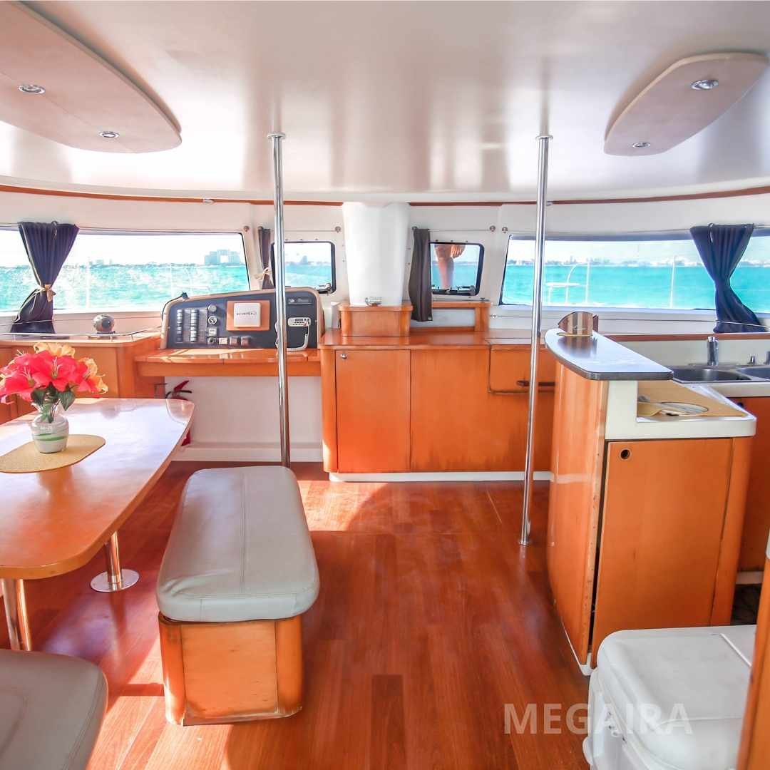 Catamaran Privado Megaira Deluxe