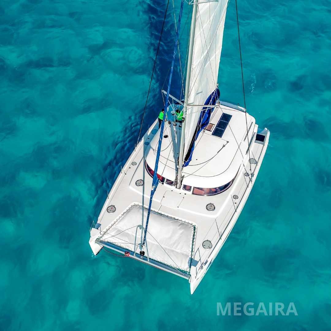 Catamaran Privado Megaira Deluxe