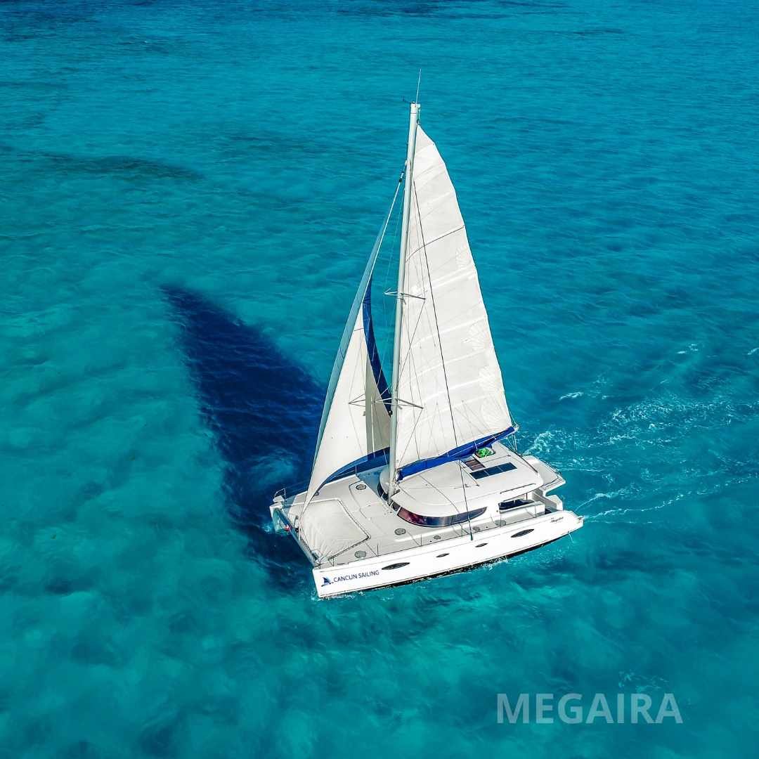 Catamaran Privado Megaira Deluxe