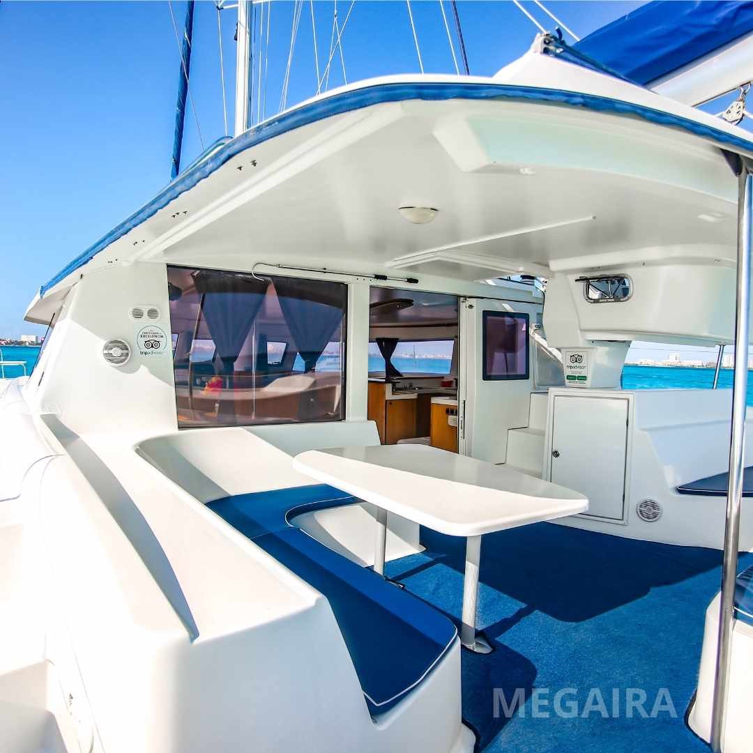 Catamaran Privado Megaira Deluxe