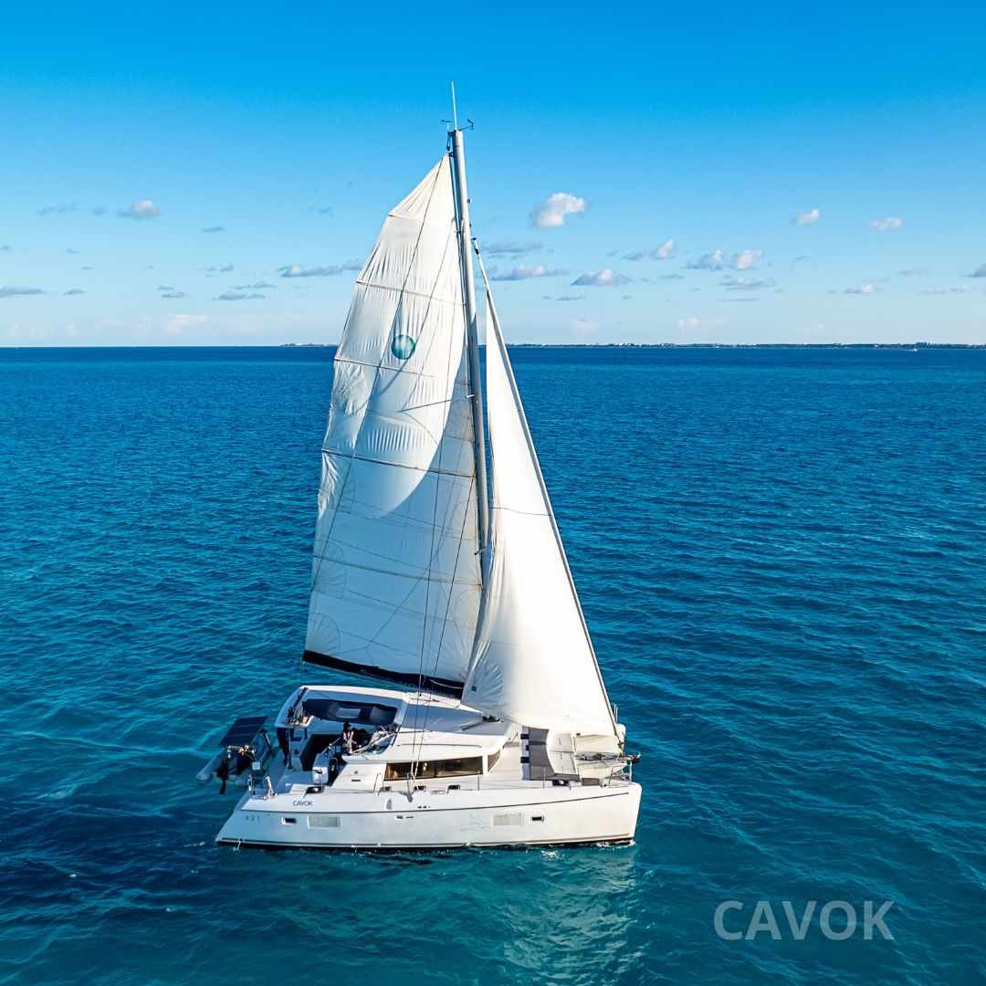 Catamaran Privado Privilege Cavok