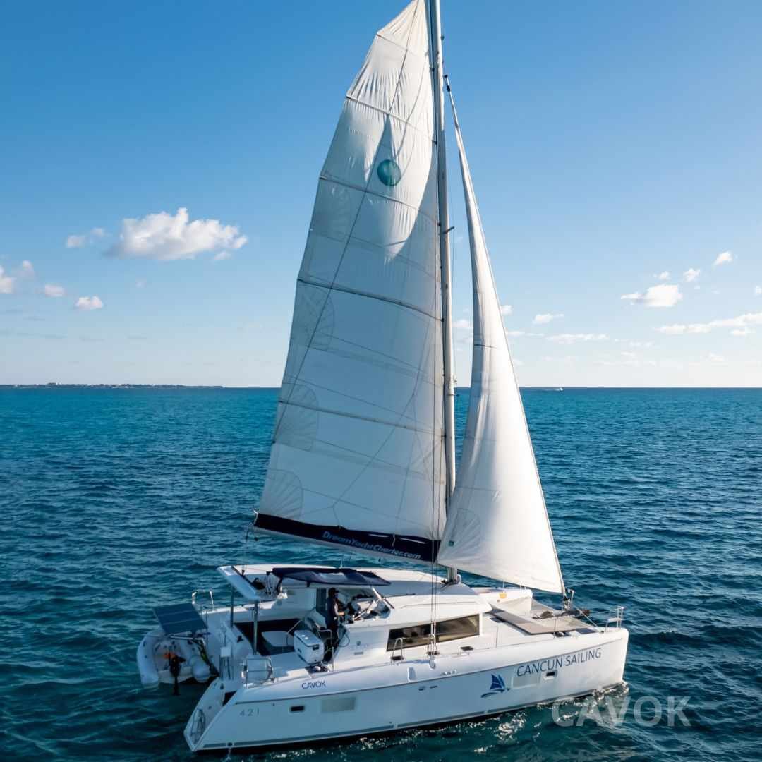 Catamaran Privado Privilege Cavok