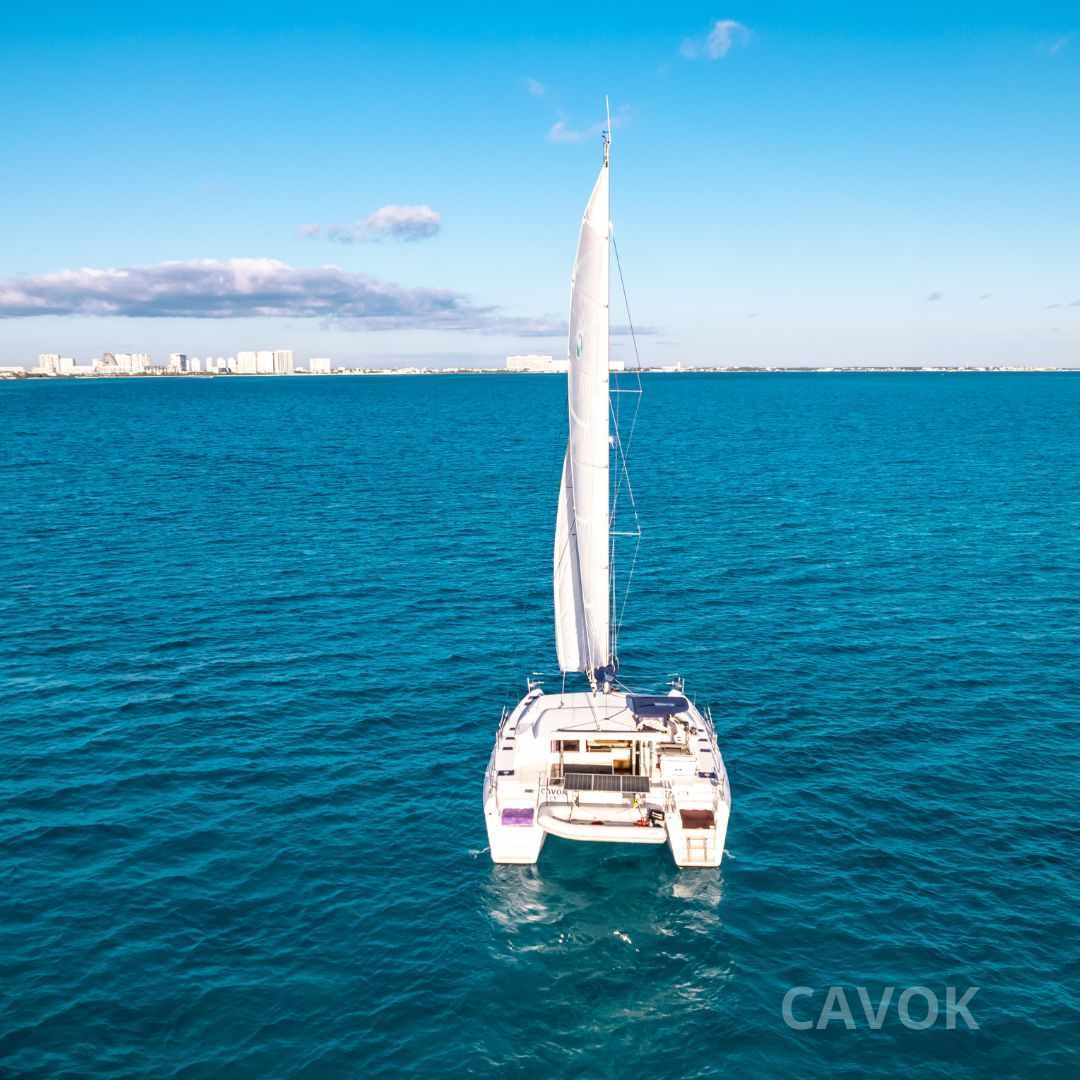 Catamaran Privado Privilege Cavok